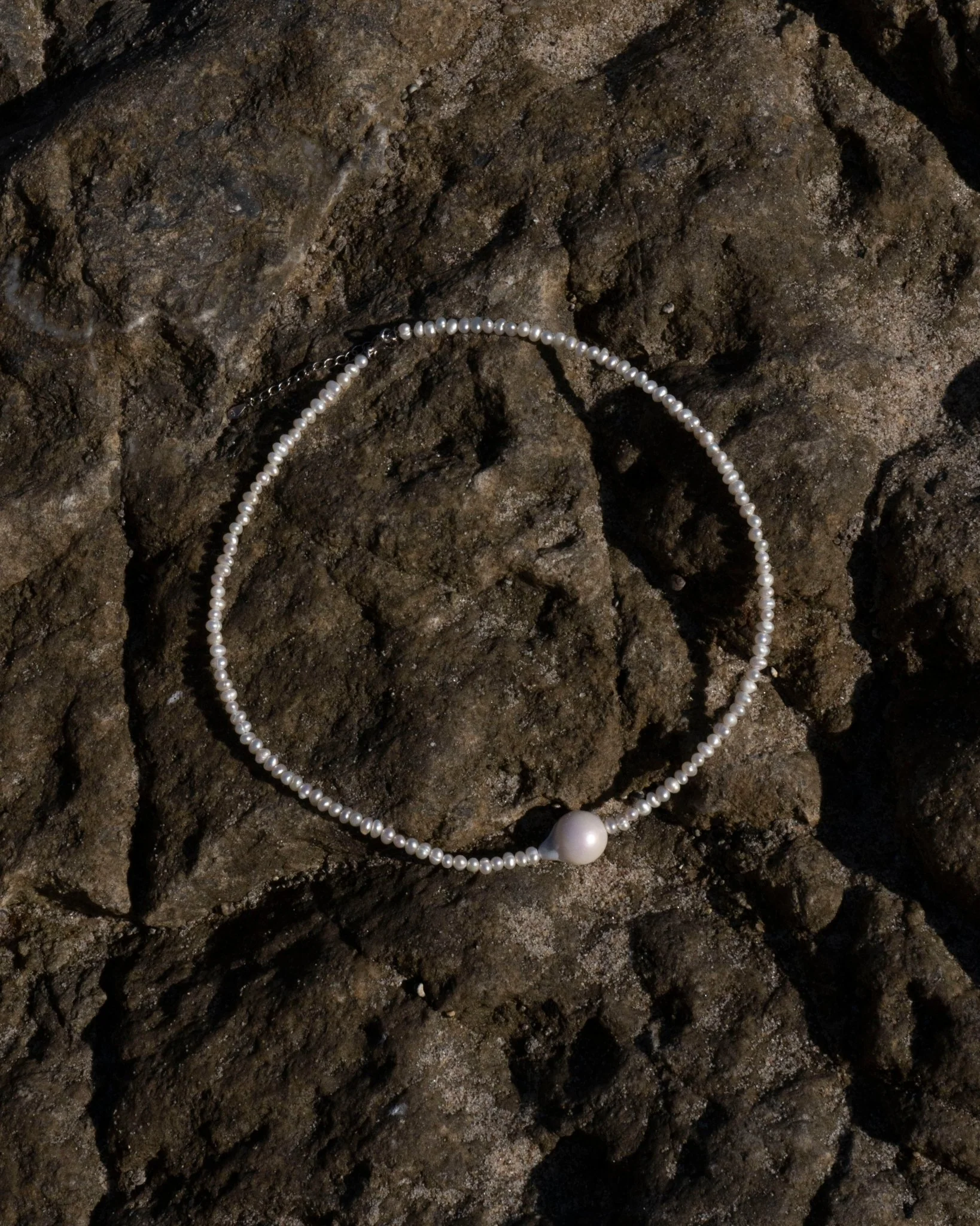 OLIVIA BAROQUE PEARL NECKLACE - Image 5