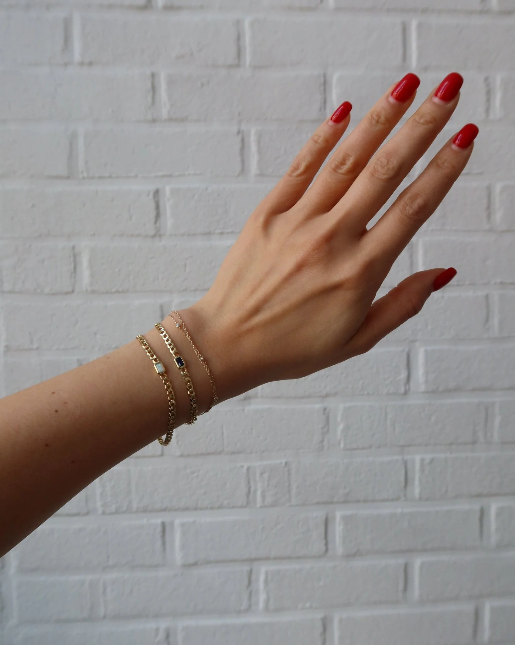 VIOLETTA CURB LINK BEZEL STONE BRACELET - Image 3