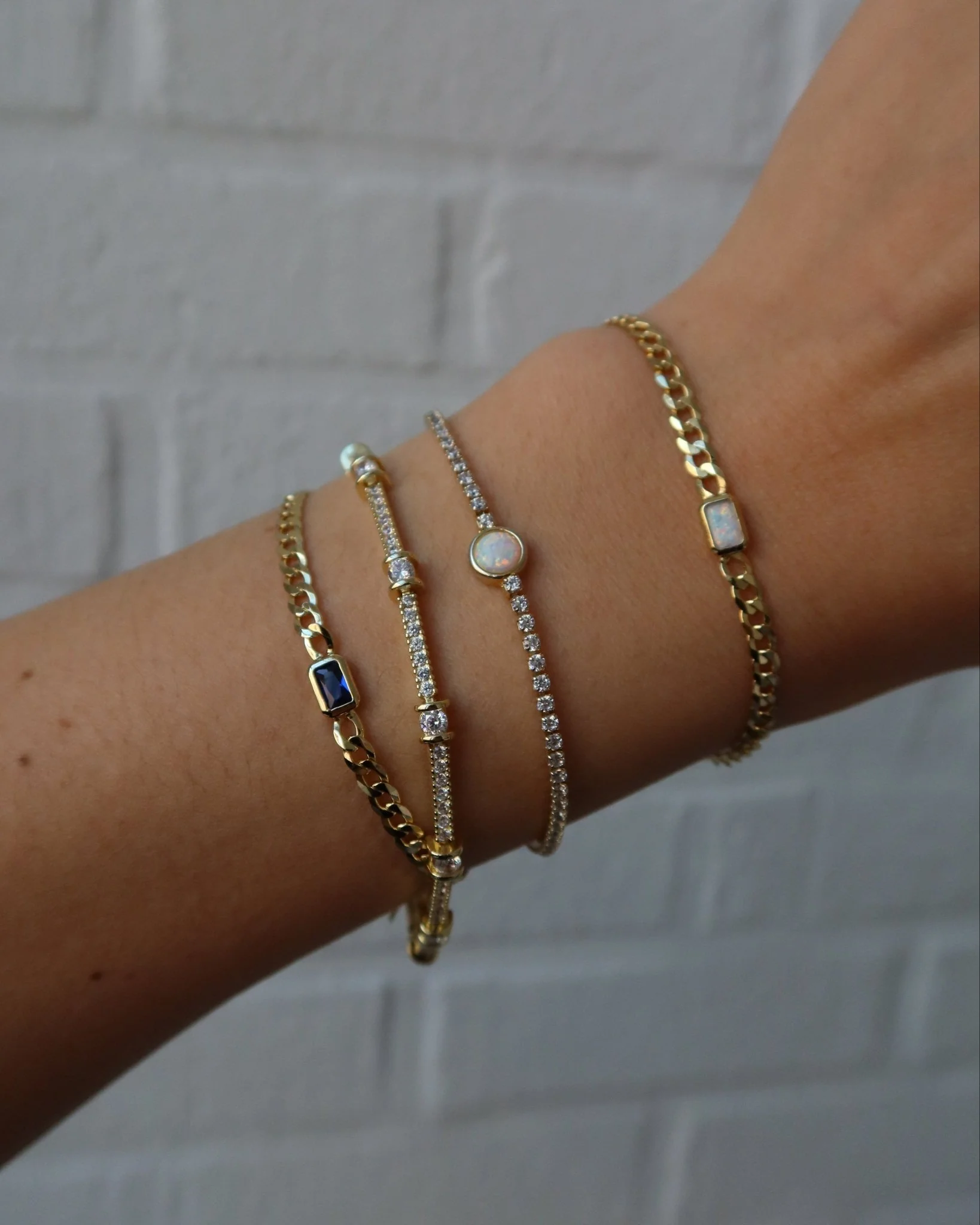 VIOLETTA CURB LINK BEZEL STONE BRACELET - Image 4