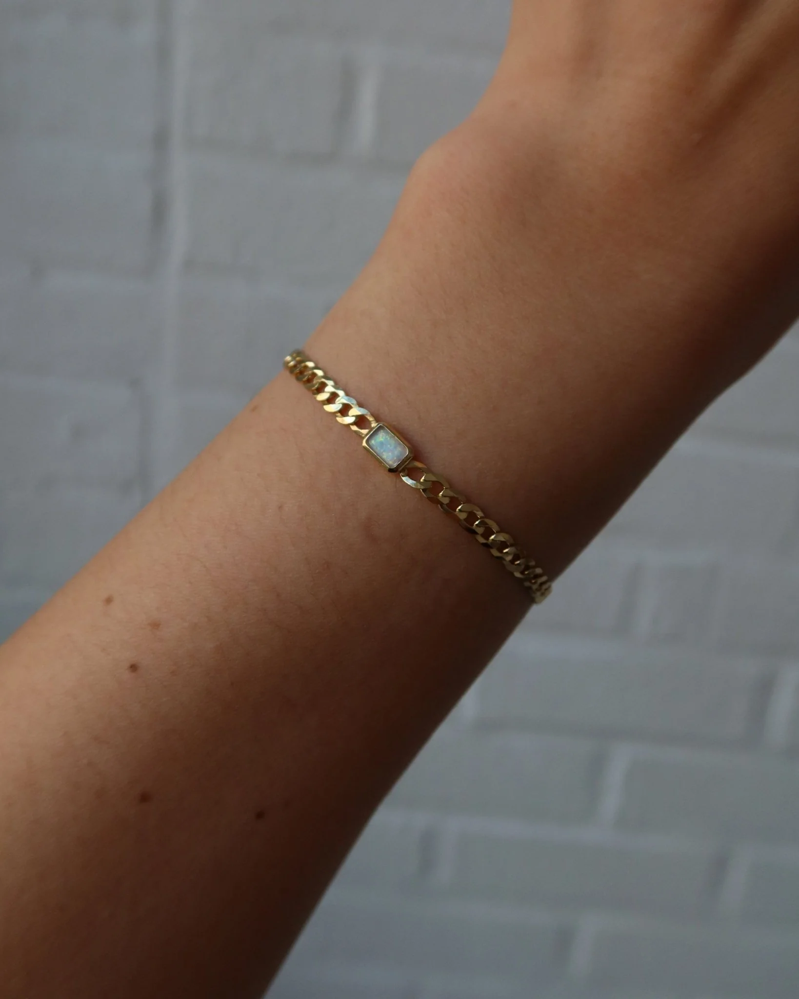 VIOLETTA CURB LINK BEZEL STONE BRACELET - Image 5