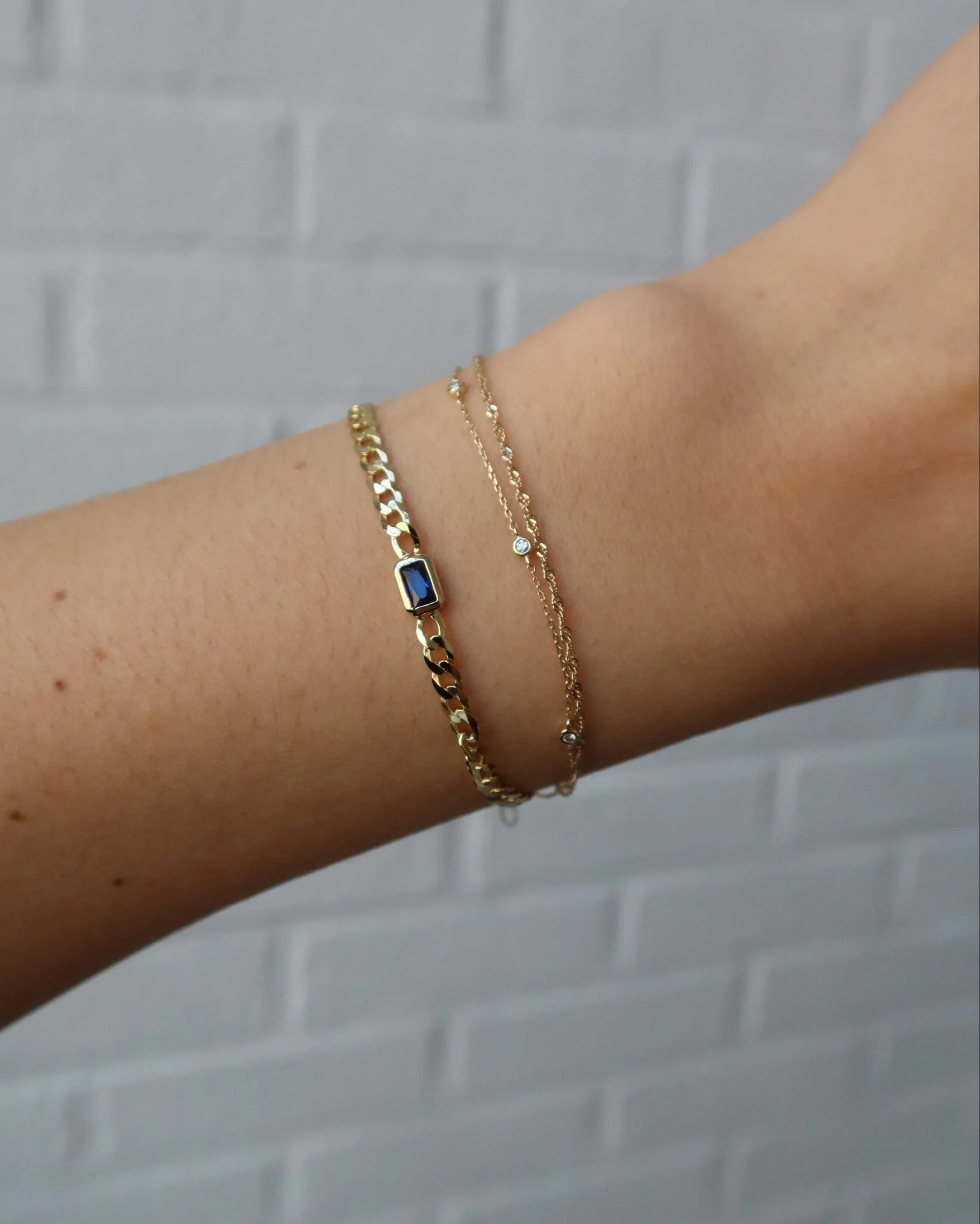 VIOLETTA CURB LINK BEZEL STONE BRACELET - Image 6